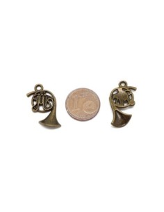 Breloque cor de chasse en métal de couleur bronze 2
