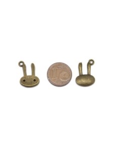 Breloque petit lapin coquin en métal bronze 2
