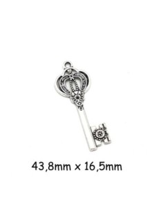 Pendentif argenté clé pas cher en métal travaillé