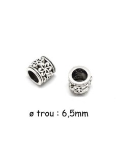 perle passant tube argenté en métal travaillé motif arabesque à gros trou