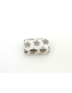perle rectangulaire en verre motif étoile argenté et fond blanc
