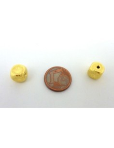 Perles brillantes cube en métal doré texturé 8mm 2